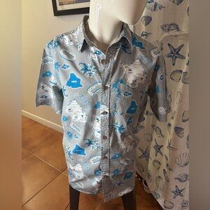 Men’s shirt Old Navy short sleeves, pocket, nice print, Excellent condition